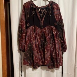 Free people mini dress or can me worn with leggings. Elastic sleeves with ties